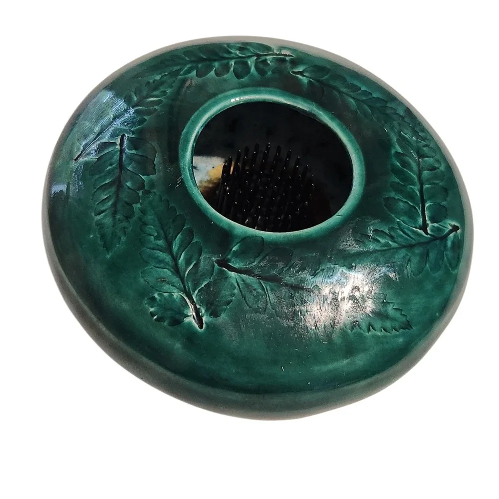 Vintage Green Ceramic Fern Leaf Flower Frog Ikebana Vase Round Low Profile 5in‎